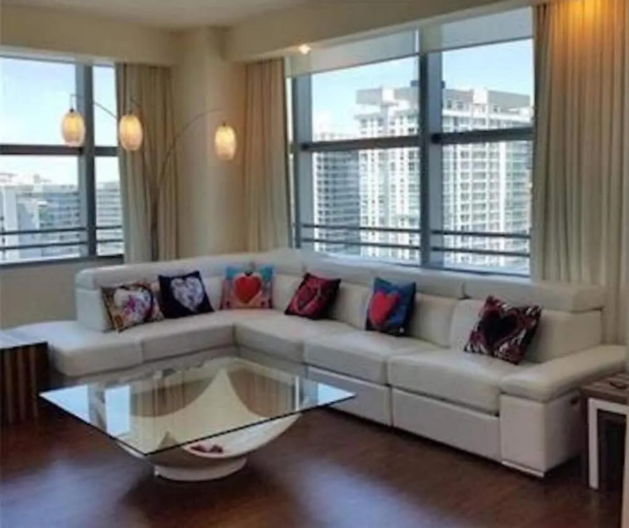 Gorgeous Miami Brickell 2 Bedroom 2 Bathroom Full Service Condo 4 Guests