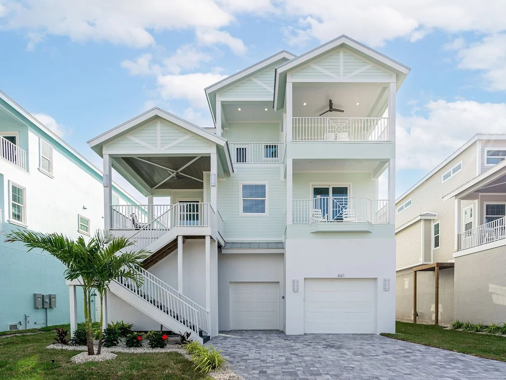 661 Estero Blvd "beach To Bay" 5 Bedroom Home by RedAwning