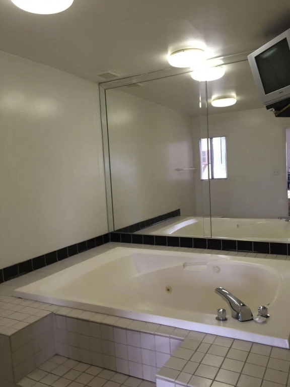 LAX Suites