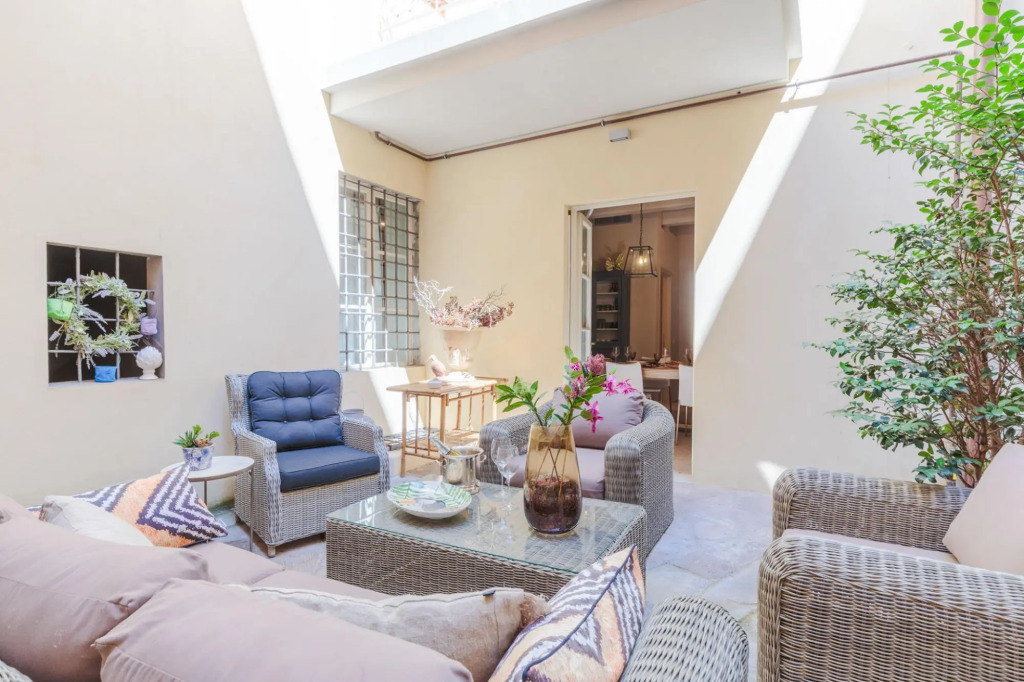 Vissi D Arte an Apartment With Garden
