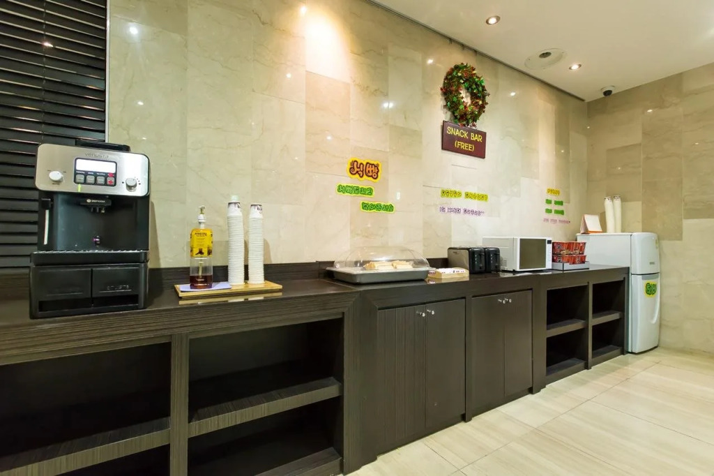 C&B Hotel