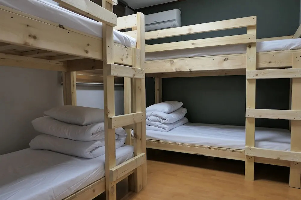 YOUNG STAY - Hostel