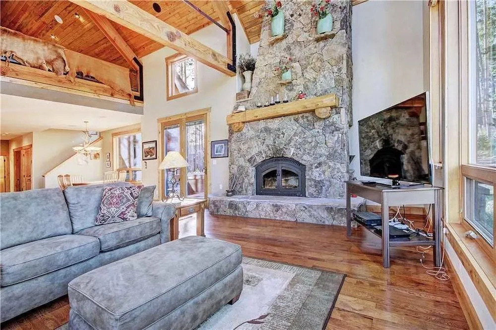 Silver Circle Chalet by RedAwning