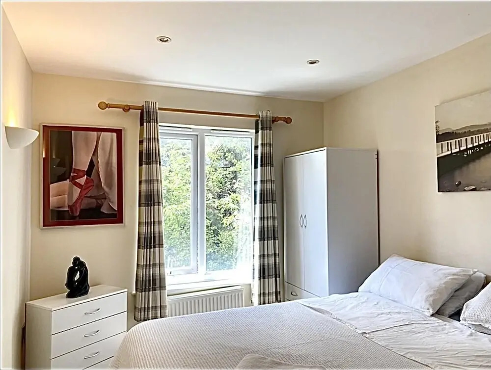 Remarkable 2-bed Apartment in Cheltenham