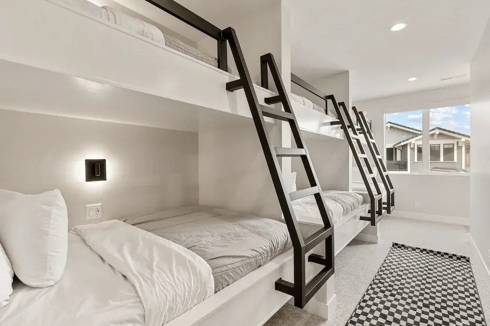 Weekend Vibes 5 Bedroom Townhouse