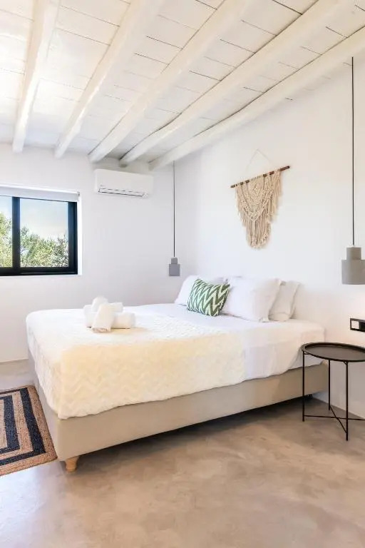 Yalos Mykonos 4 Bedroom Luxury house 5 minute from Ornos Beach w sea & Sunset view