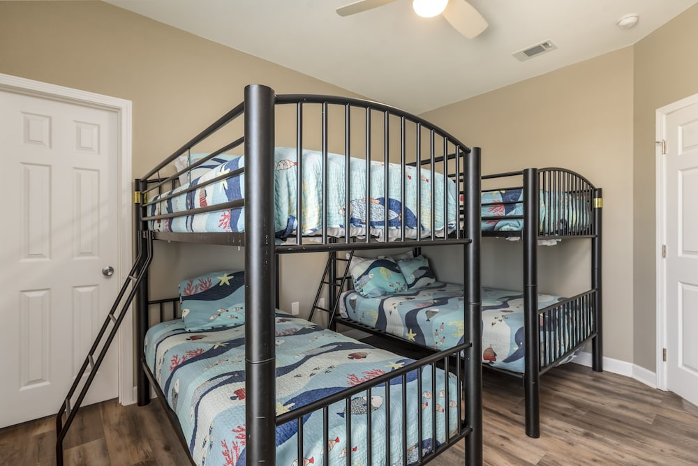 Lazy Daze Beach House - 105 Strand Ct 3 Bedroom Home by RedAwning
