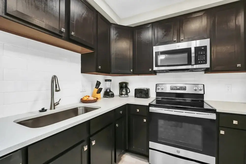 Stylish and New! 3br, Steps fr. Universal Drive