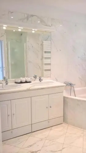 Stunning flat overlooking Villefranche Bay