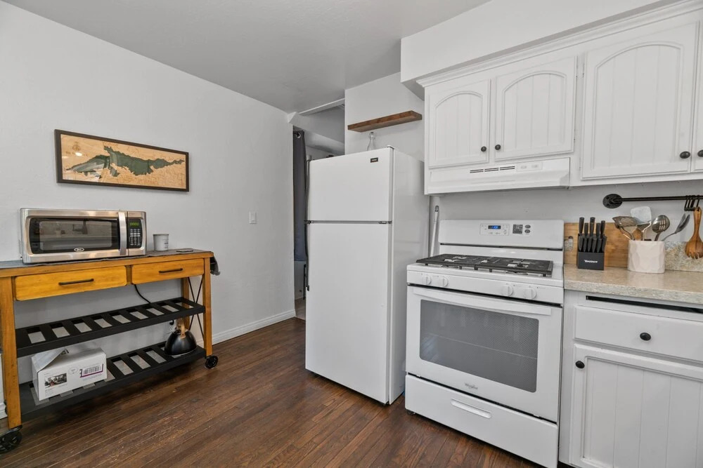 Bluebeary Mountain Cabin - Modern Mountain Home With Blazing Fast Wifi, Close To Everything! 2 Bedroom Cabin