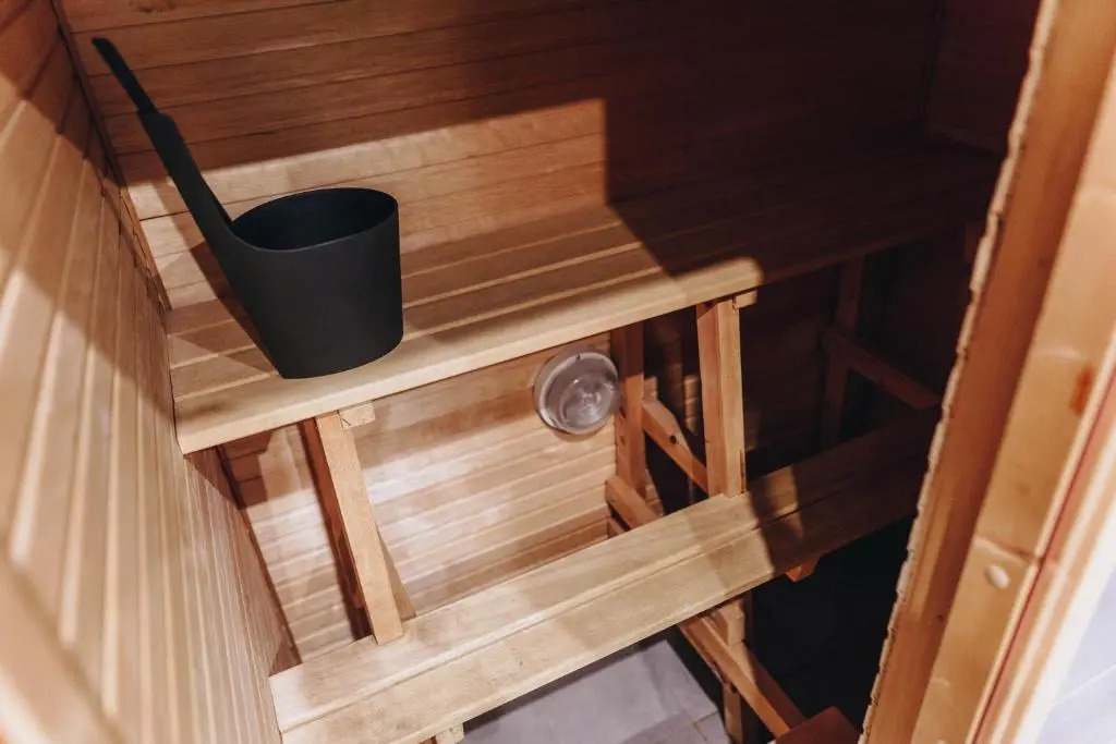 2BDRM City Center Apartment with Sauna and Free Parking
