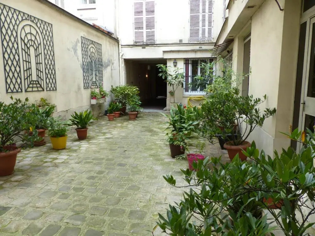 Nice 1 Br of 26m2 - Lively Area