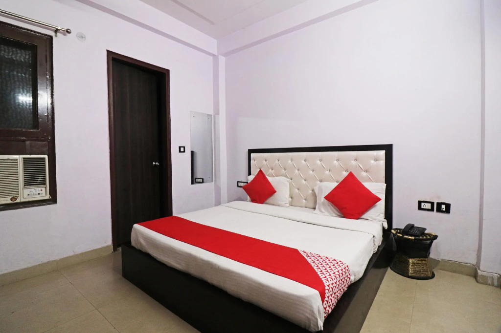 OYO 36689 Royal Cottage