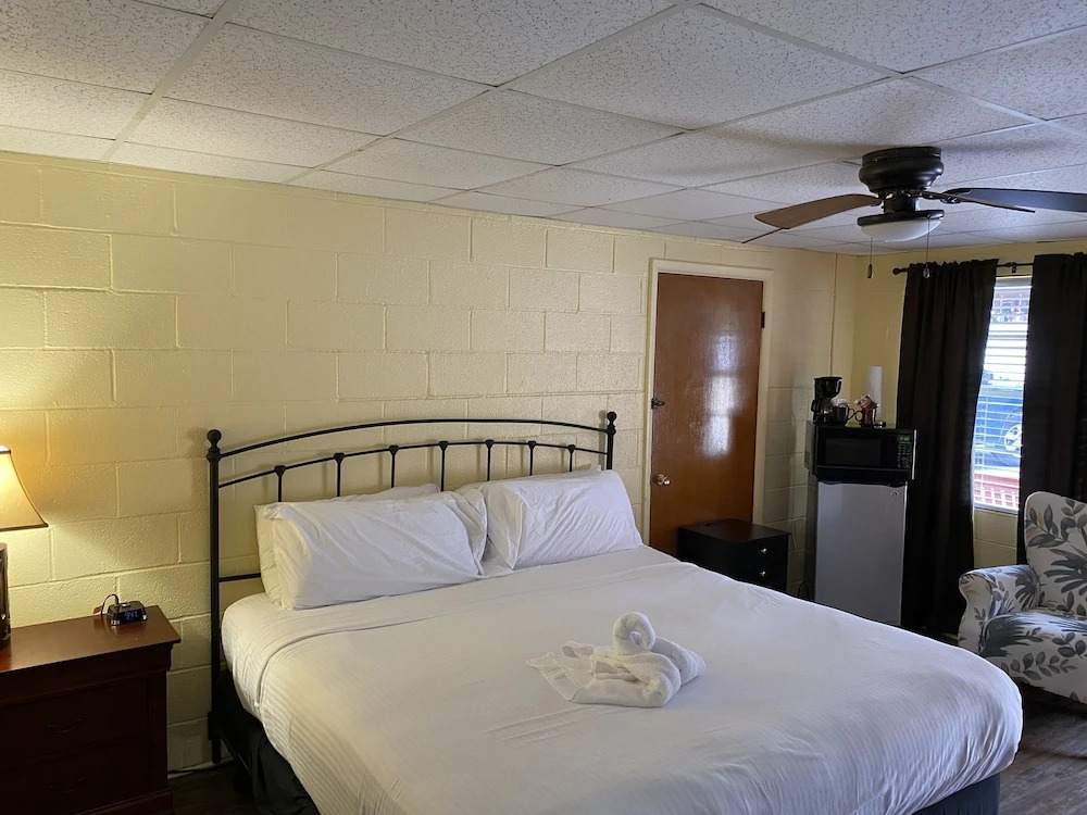 Queen Guest Room located at the Joplin Inn at the entrance to Mountain Harbor, just 2 1/2 miles from Lake Ouachita. by RedAwning