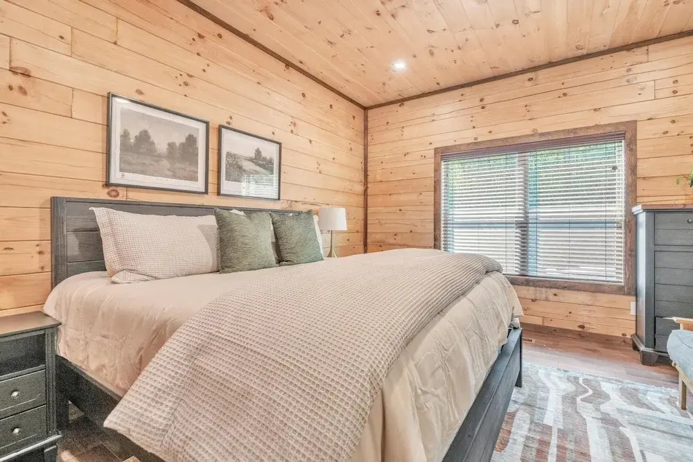 Ern803 - Beary Blue Oasis 2 Bedroom Cabin