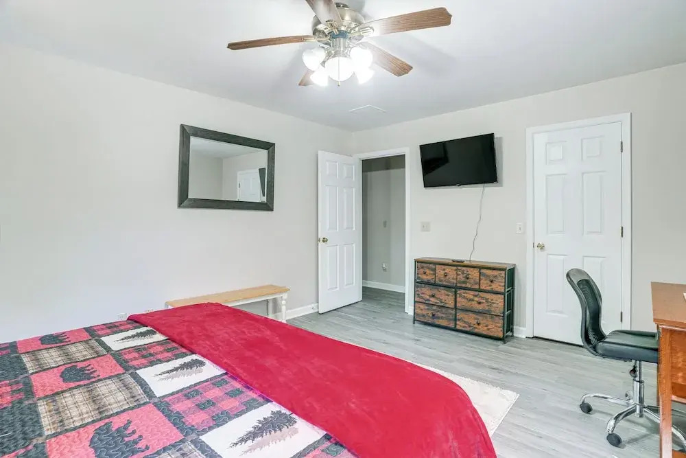 Mcgaheysville Home w/ Screened Porch & Gas Grill!