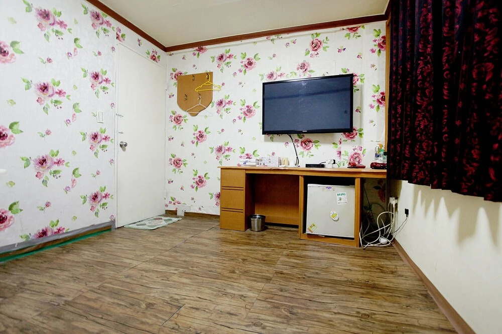 Gallery motel