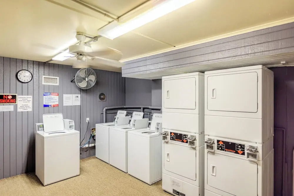 Walk to Beach From Beautiful one Bedroom Condo!