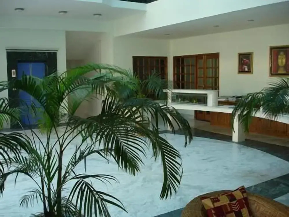 lhaki Hotel