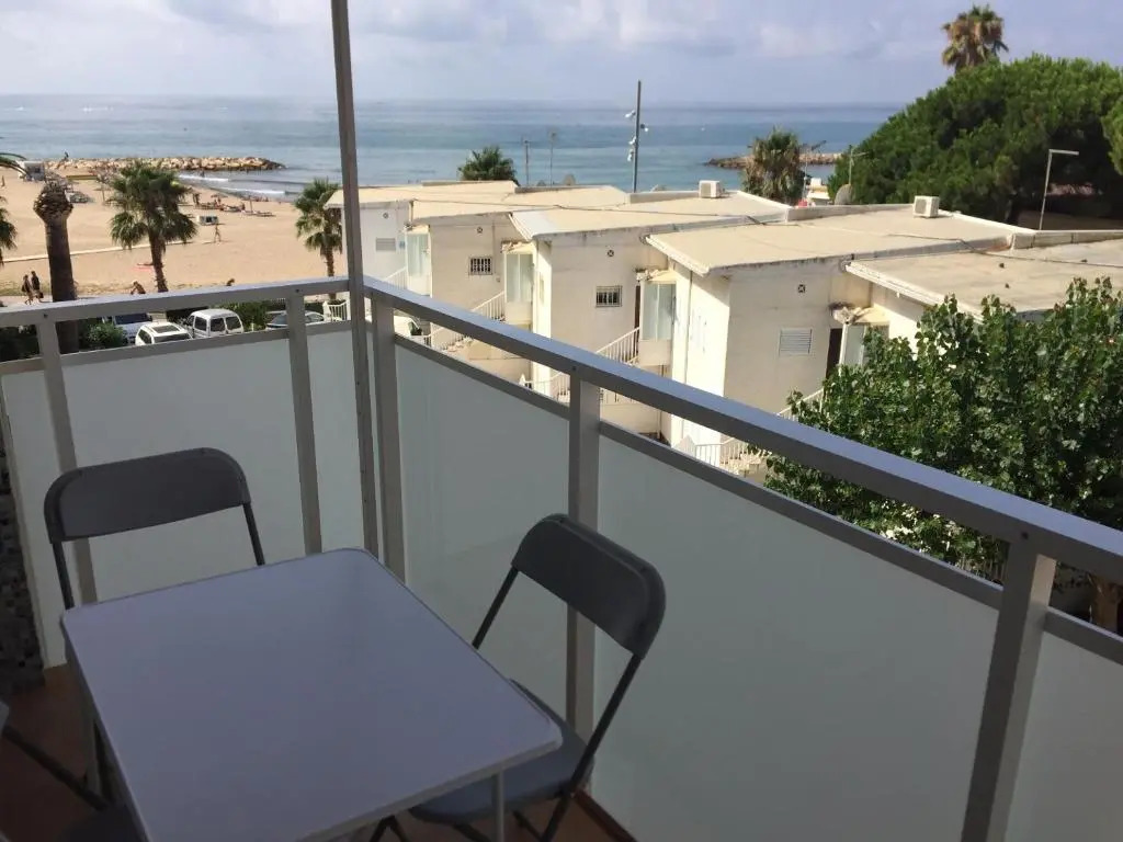 Terrasse vue mer a 20m plage Cambrils. Locamar Apt Lourdes