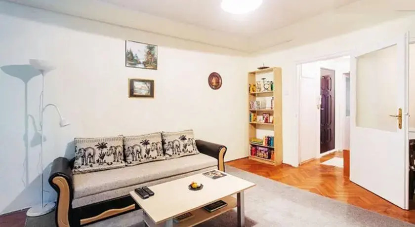Toldy Apartment