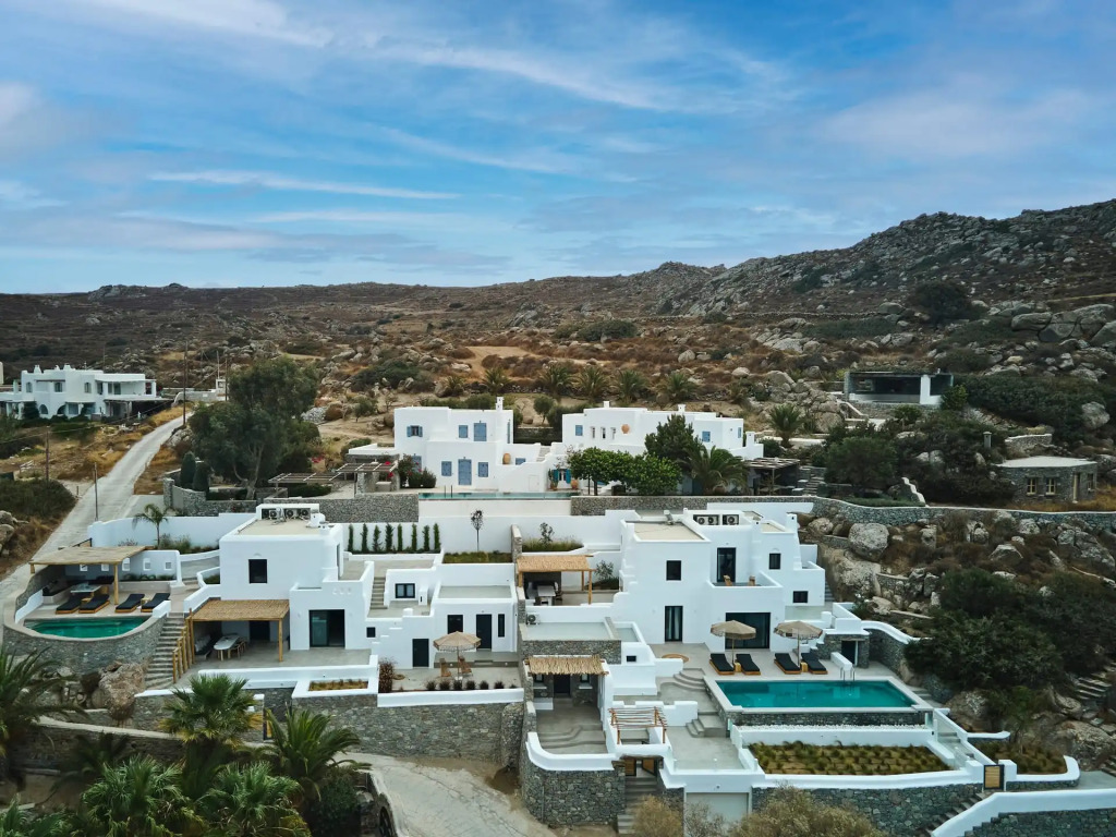 Hill Club Naxos