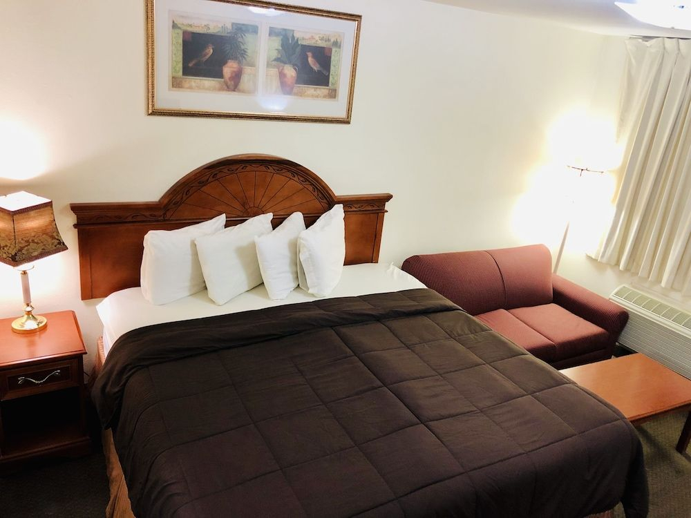 Ozark Inn & Suites