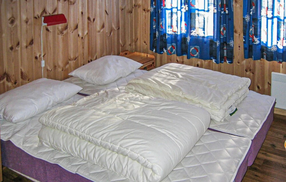 Cozy Home In Spangereid With Wifi