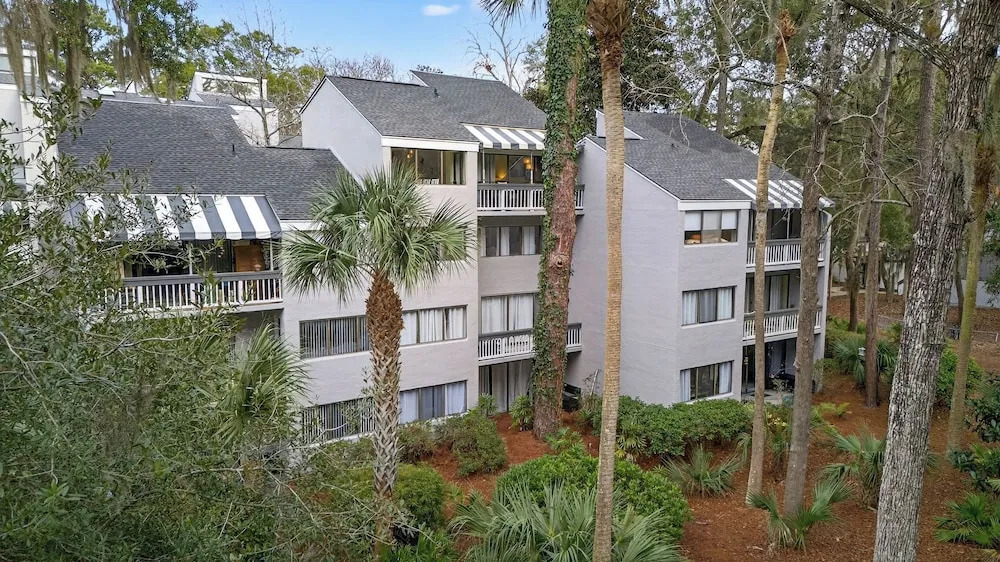 Treetops 4904 by Avantstay Hilton Head Condo + Balcony + Shared Pool + Tennis Court + Near Beach and Dining