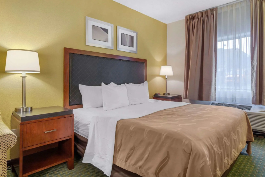 Spark by Hilton Lakewood Denver Southwest