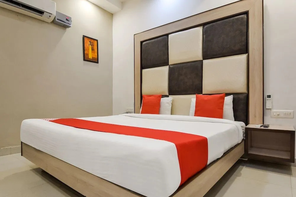 Oyo 60737 Hotel Purple Residency