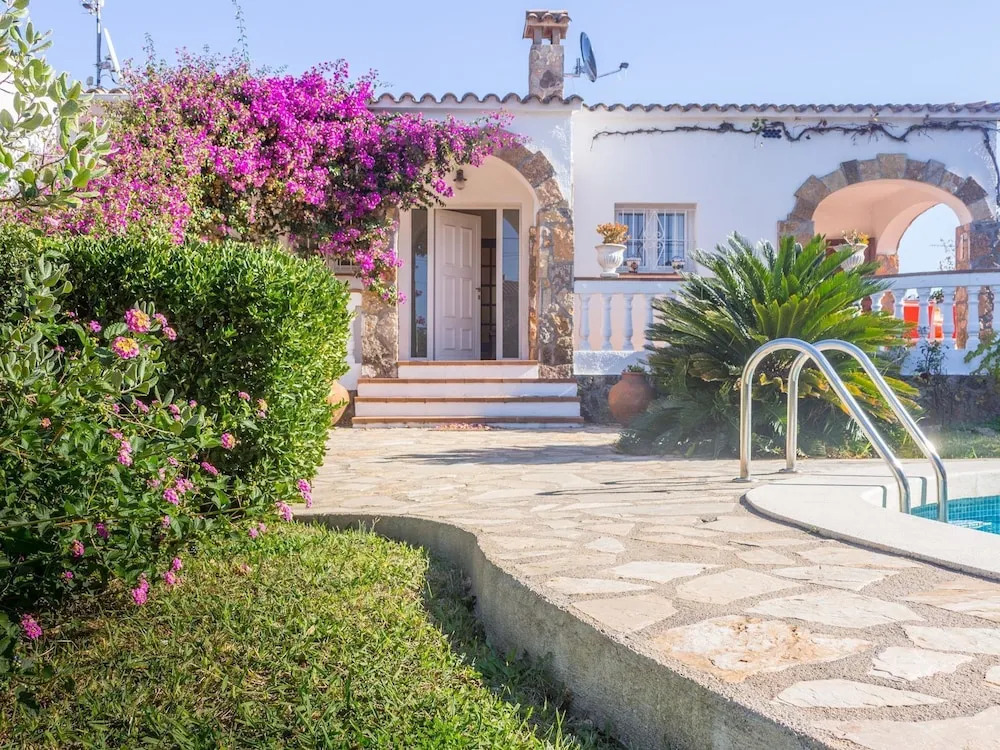 Villa With Private Pool for 6 People in L'escala - Costa Brava