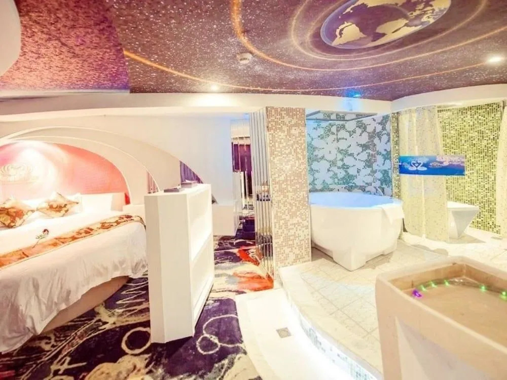 Houhai Theme Hotel