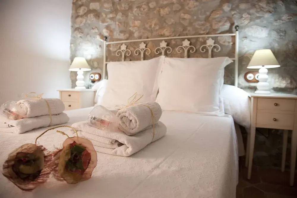 Rustic Med Castell