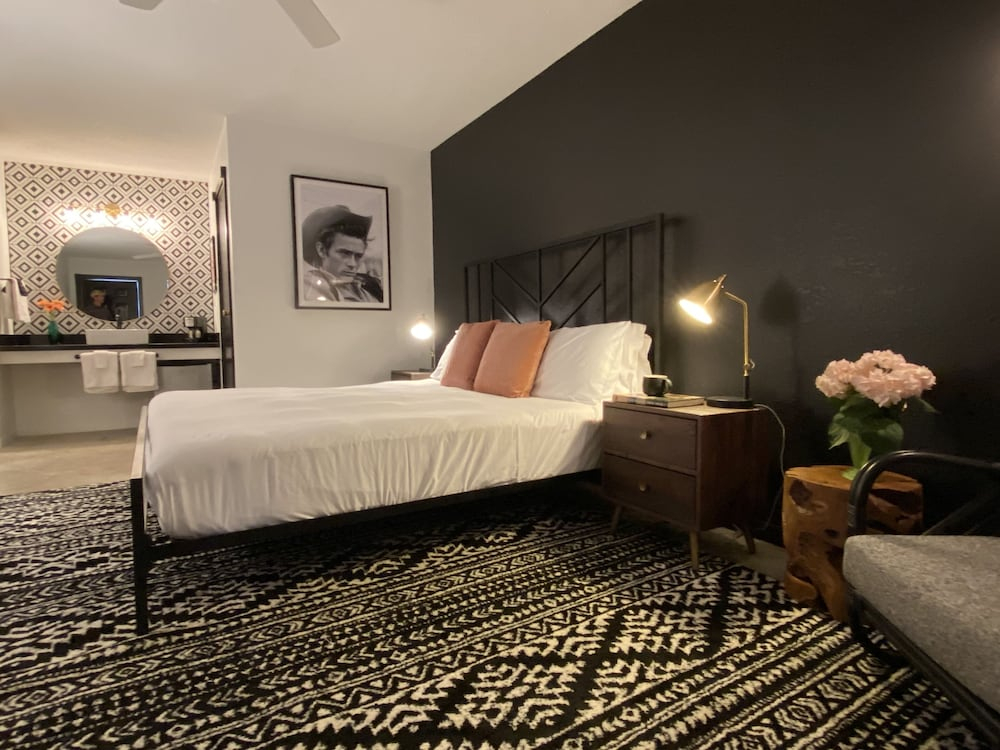 Wimberley Inn & bar