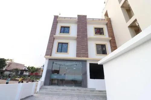 The Royal Resort by OYO Rooms