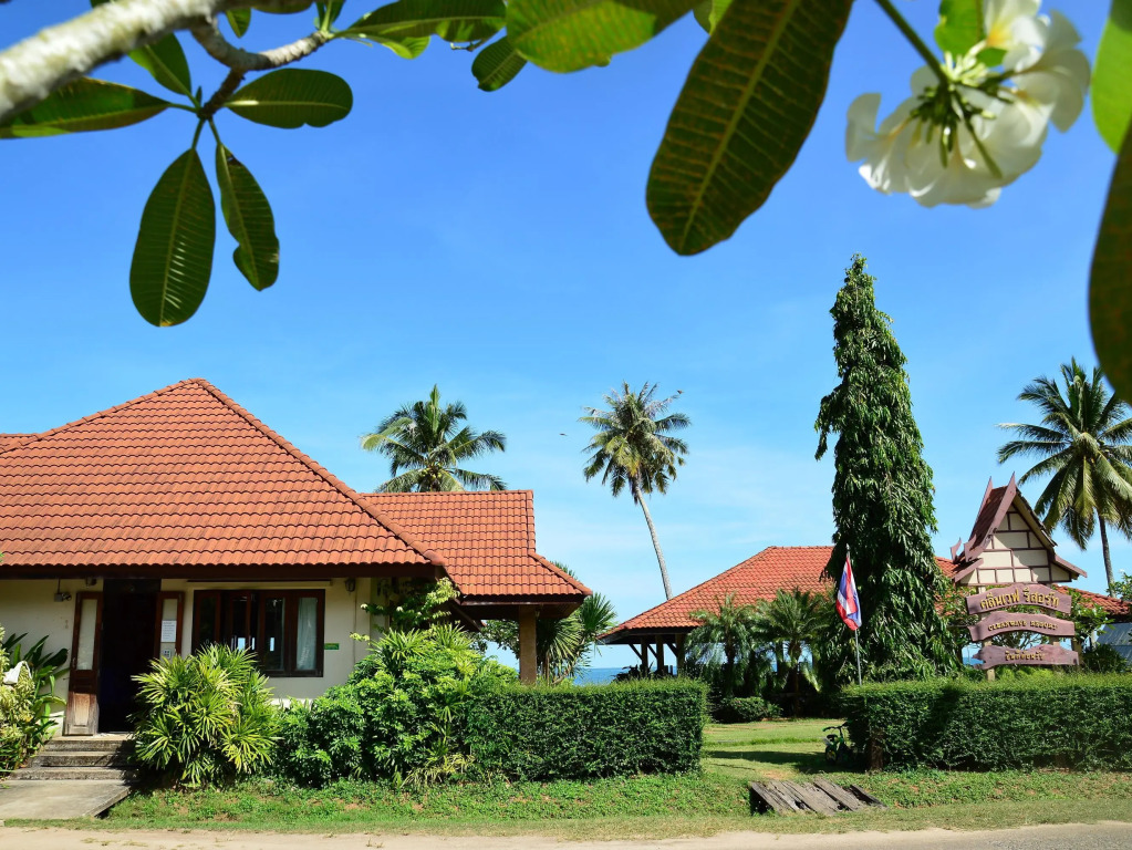CleanWave Resort Chumphon คลีนเวฟ รีสอร์ท