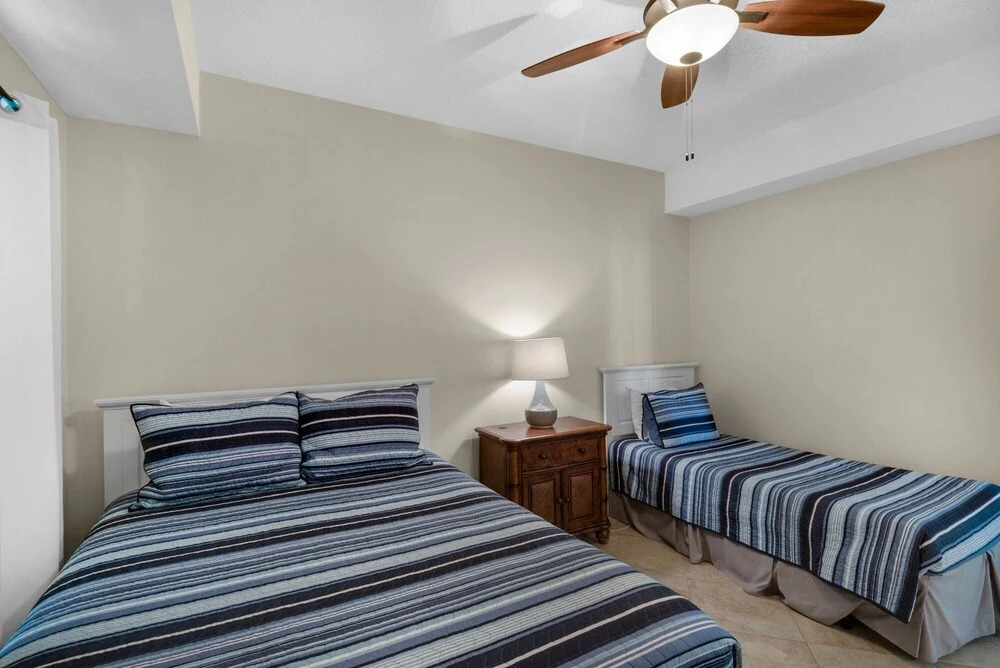 Twin Palms 1001