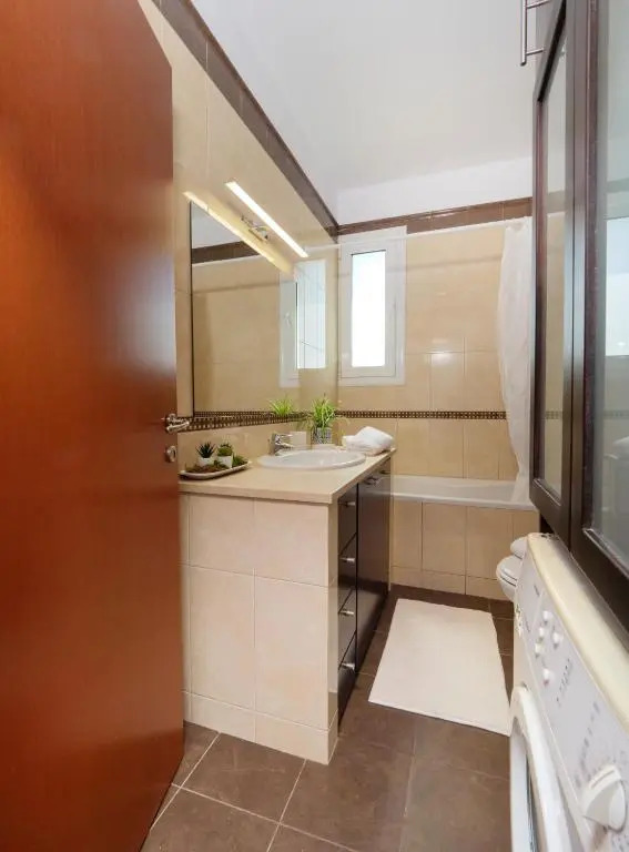 GPK Bright & Stylish 4BR - Central with Free Parking