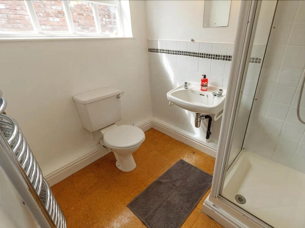 Liverpool Centre Sleeps 16 Stunning