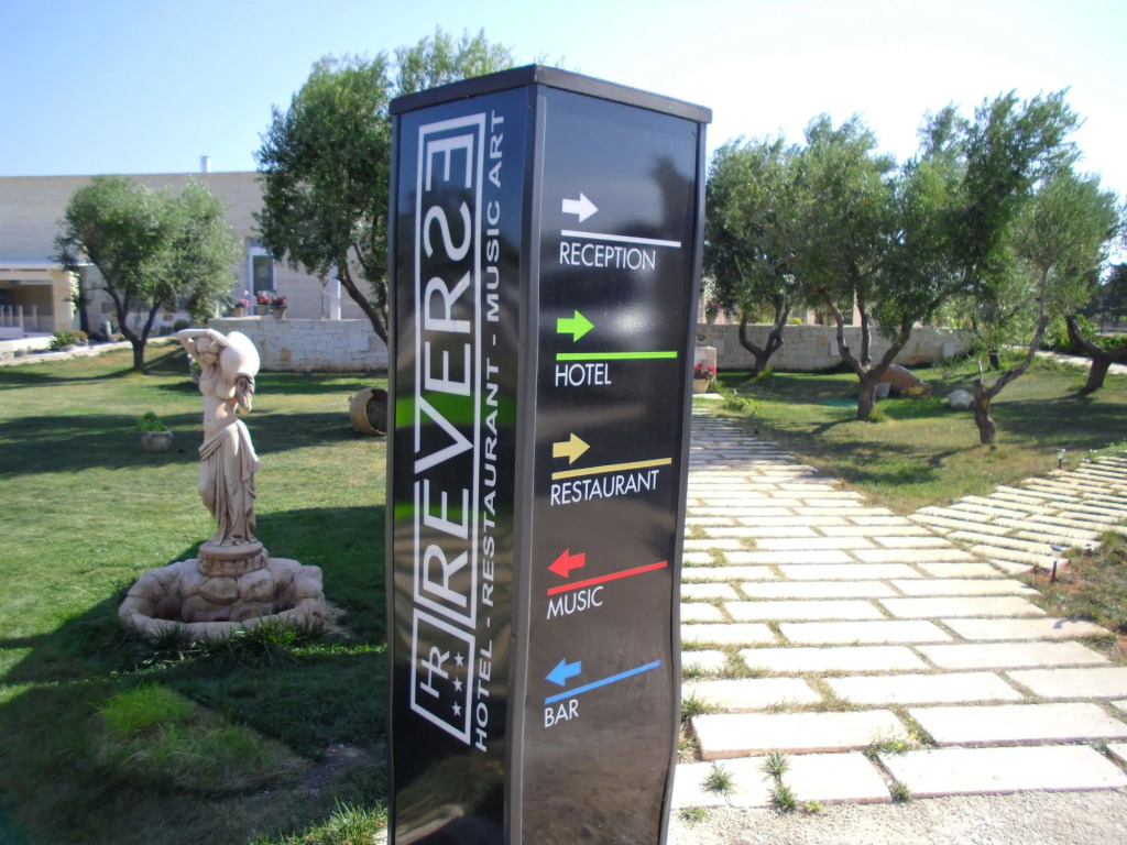 Hotel Reverse