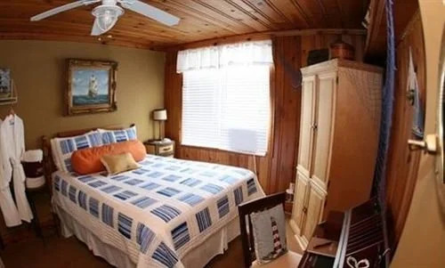 The August Seven Inn