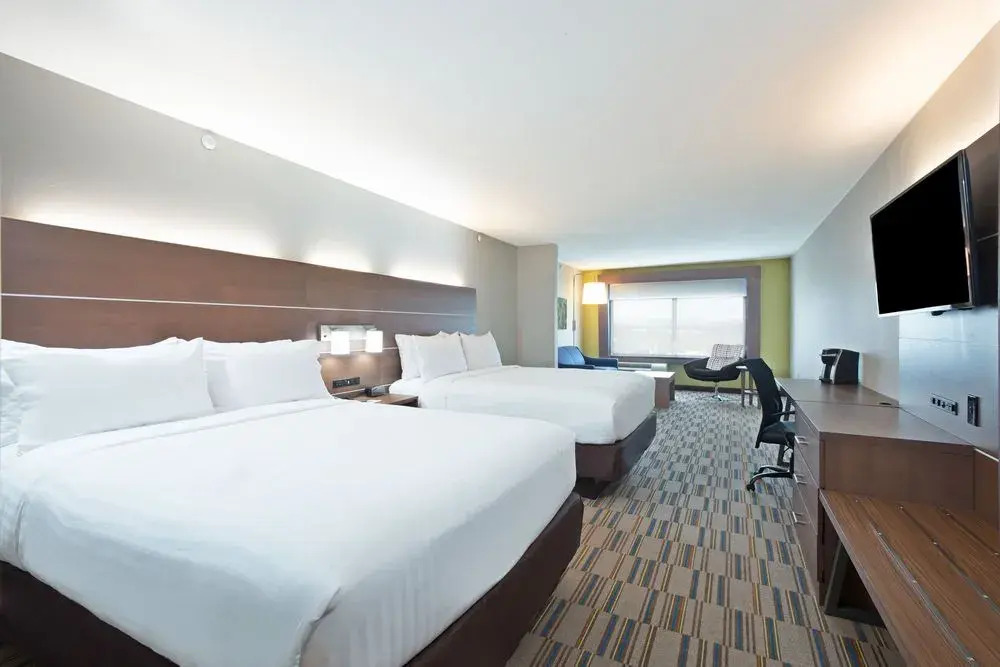 Holiday Inn Express & Suites Uniontown by IHG