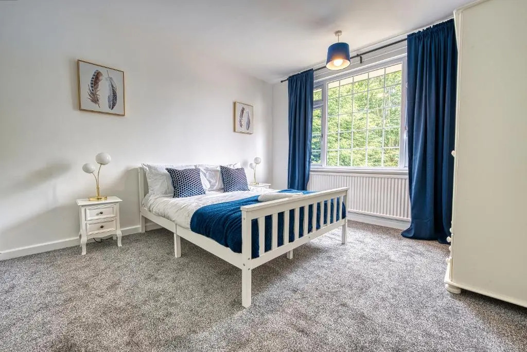 Elegant 5 Bedroom House in Nottingham