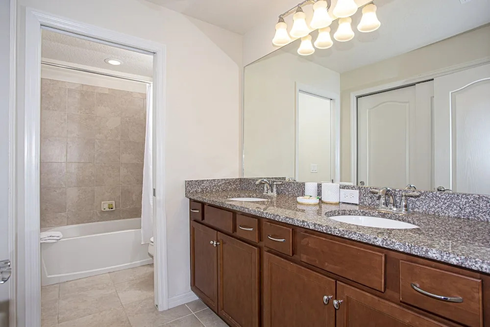 8879 Windsor Westside 57186/59042