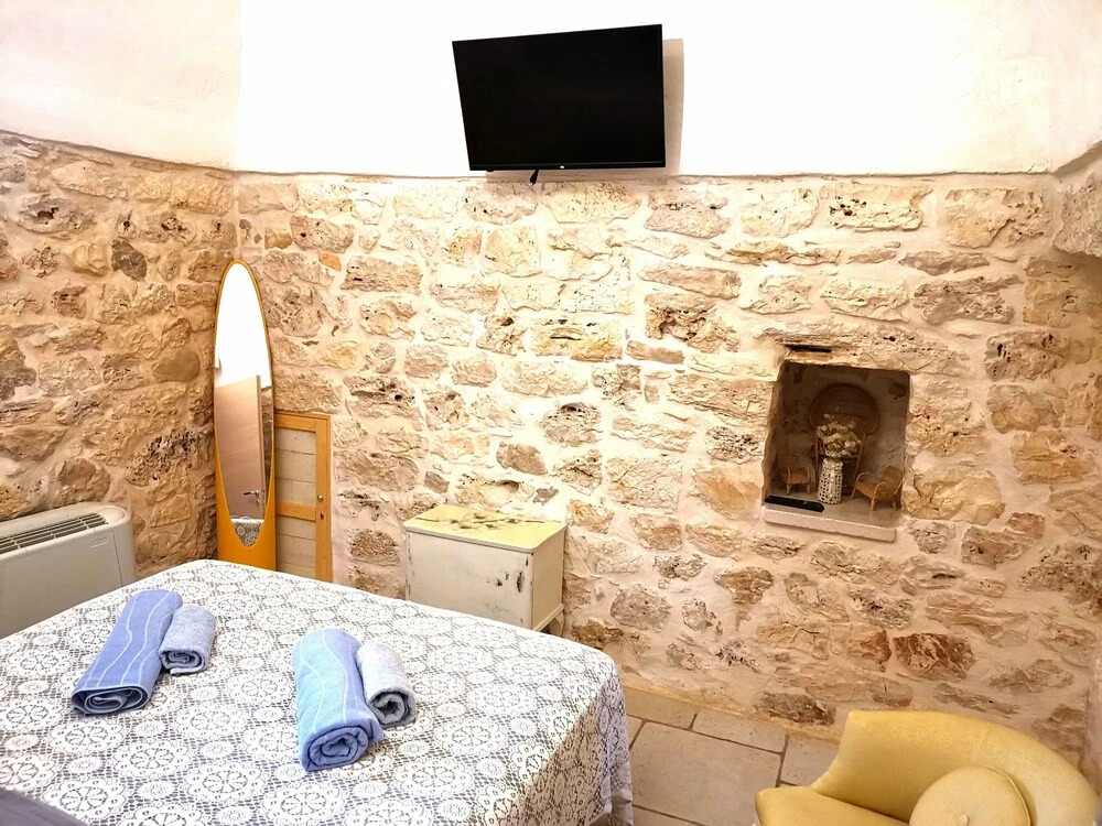 Trullo Madia with Shared Hot Tub in Nature