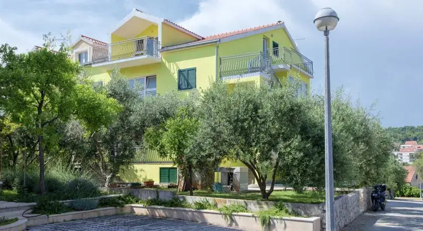Maslina Apartments
