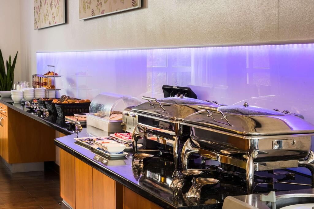 Отель Courtyard by Marriott Dortmund