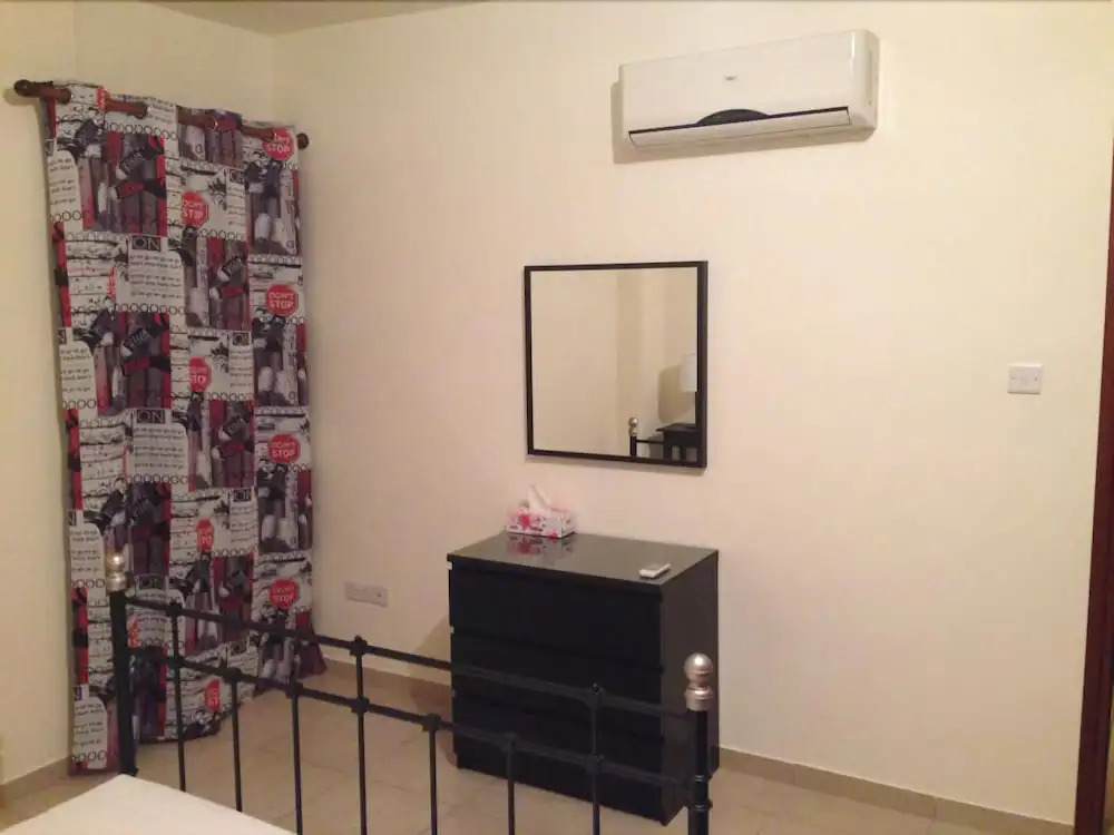 Lakis Court