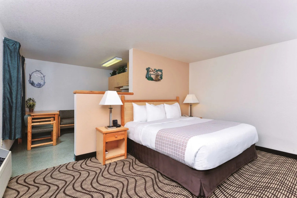 Sandpoint Hotel & Suites Downtown